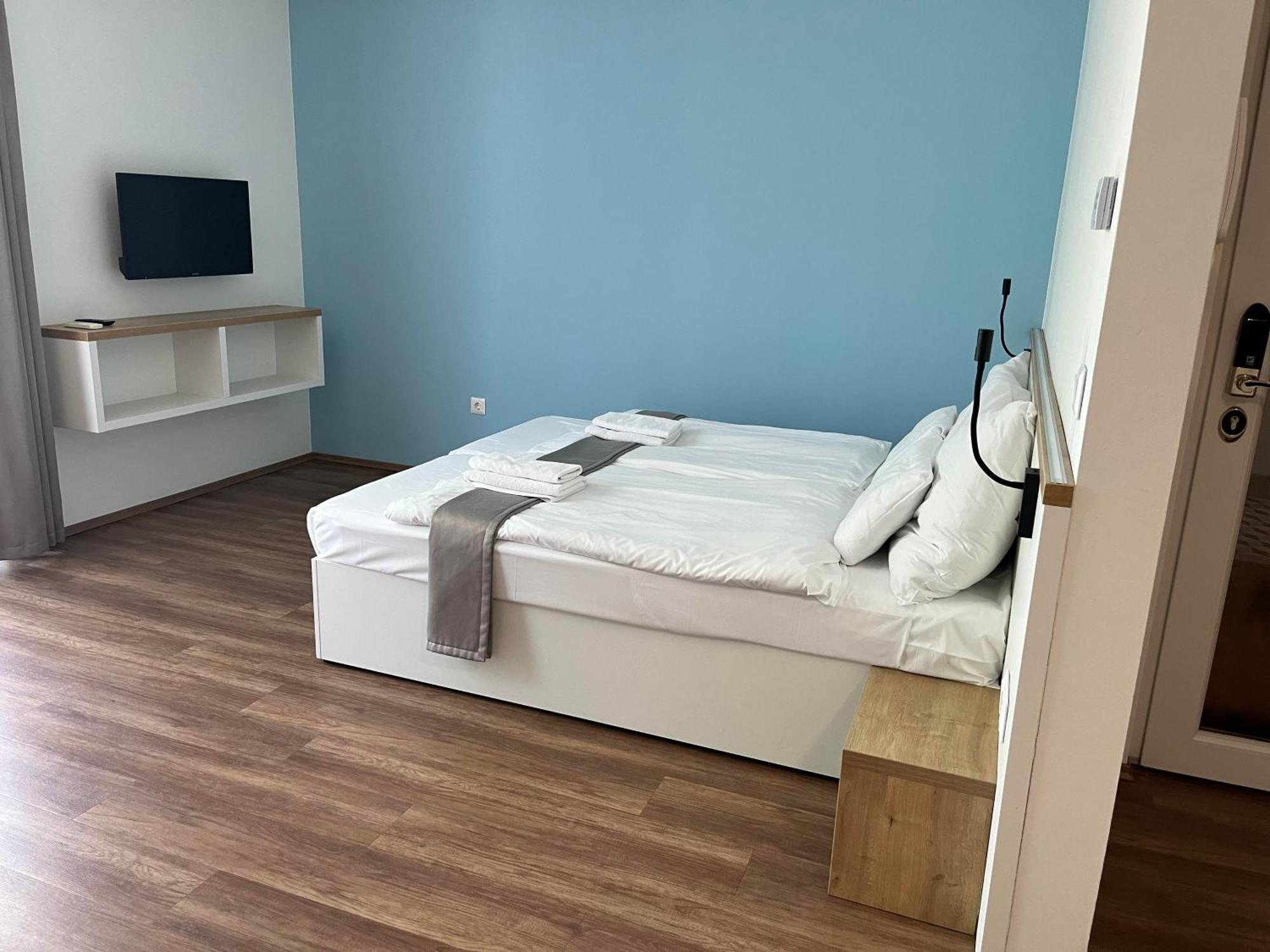 Berill Crystal Apartman Шарвар Екстер'єр фото